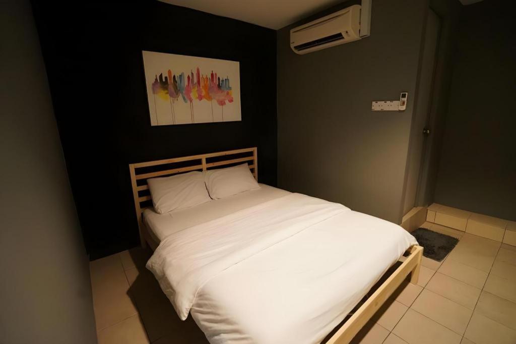 Koptel Budget Hotel Kuching Exterior photo