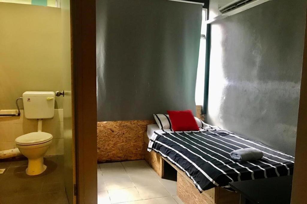 Koptel Budget Hotel Kuching Exterior photo
