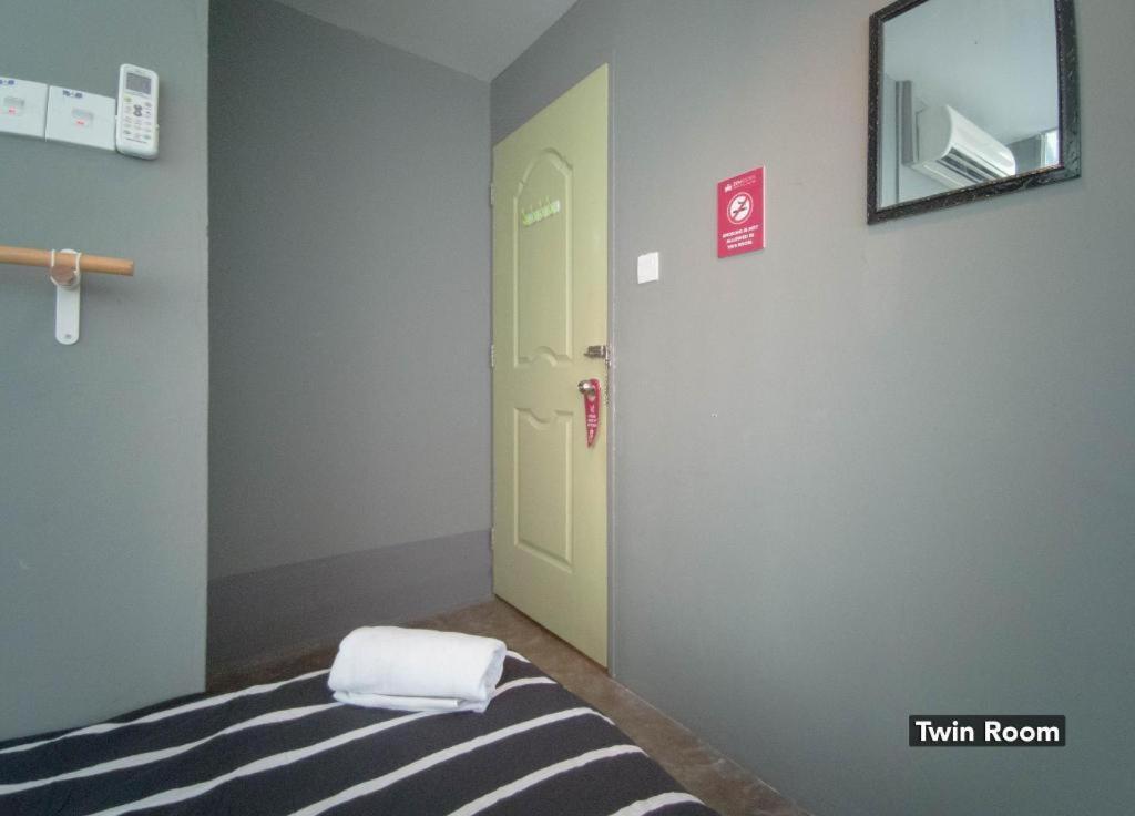 Koptel Budget Hotel Kuching Exterior photo